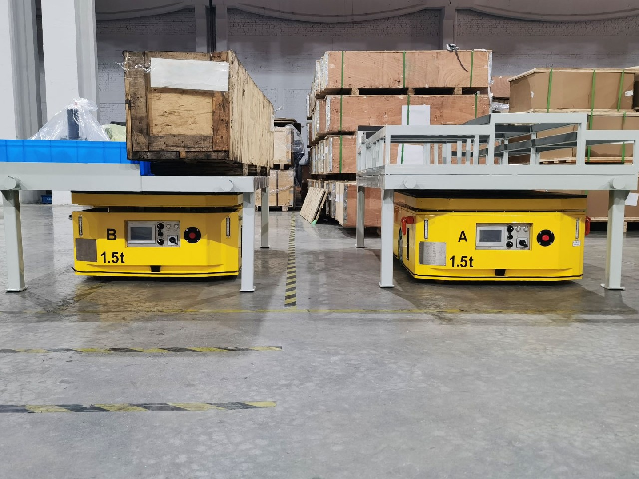 Мобильная платформа AGV грузоподъемностью 1,5 т для транспортировки компонентов различных типов и размеров