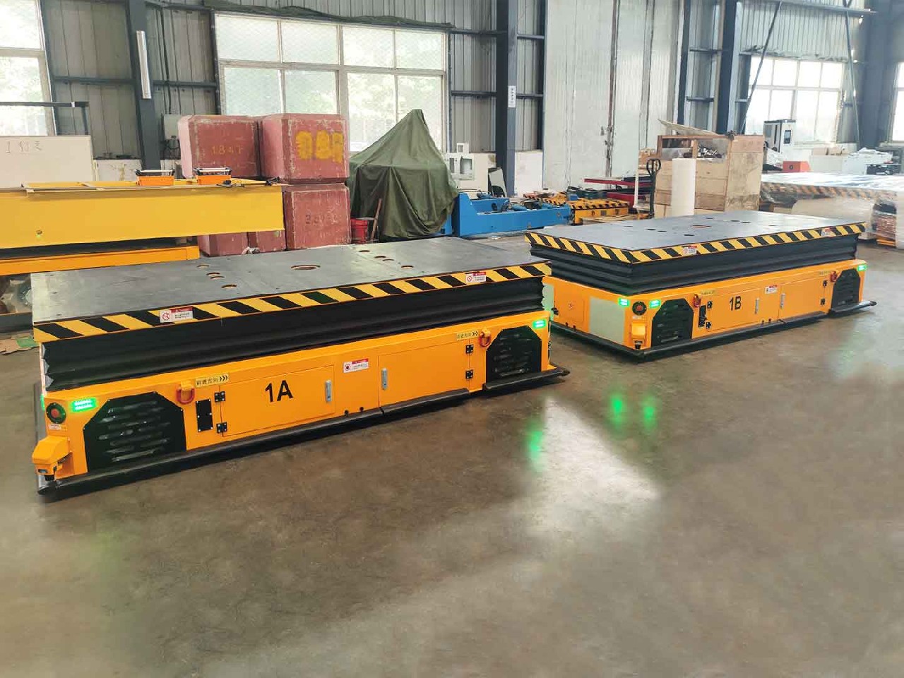 Применение 6-тонного транспортного AGV с синхронной работой двух машин для транспортировки компонентов