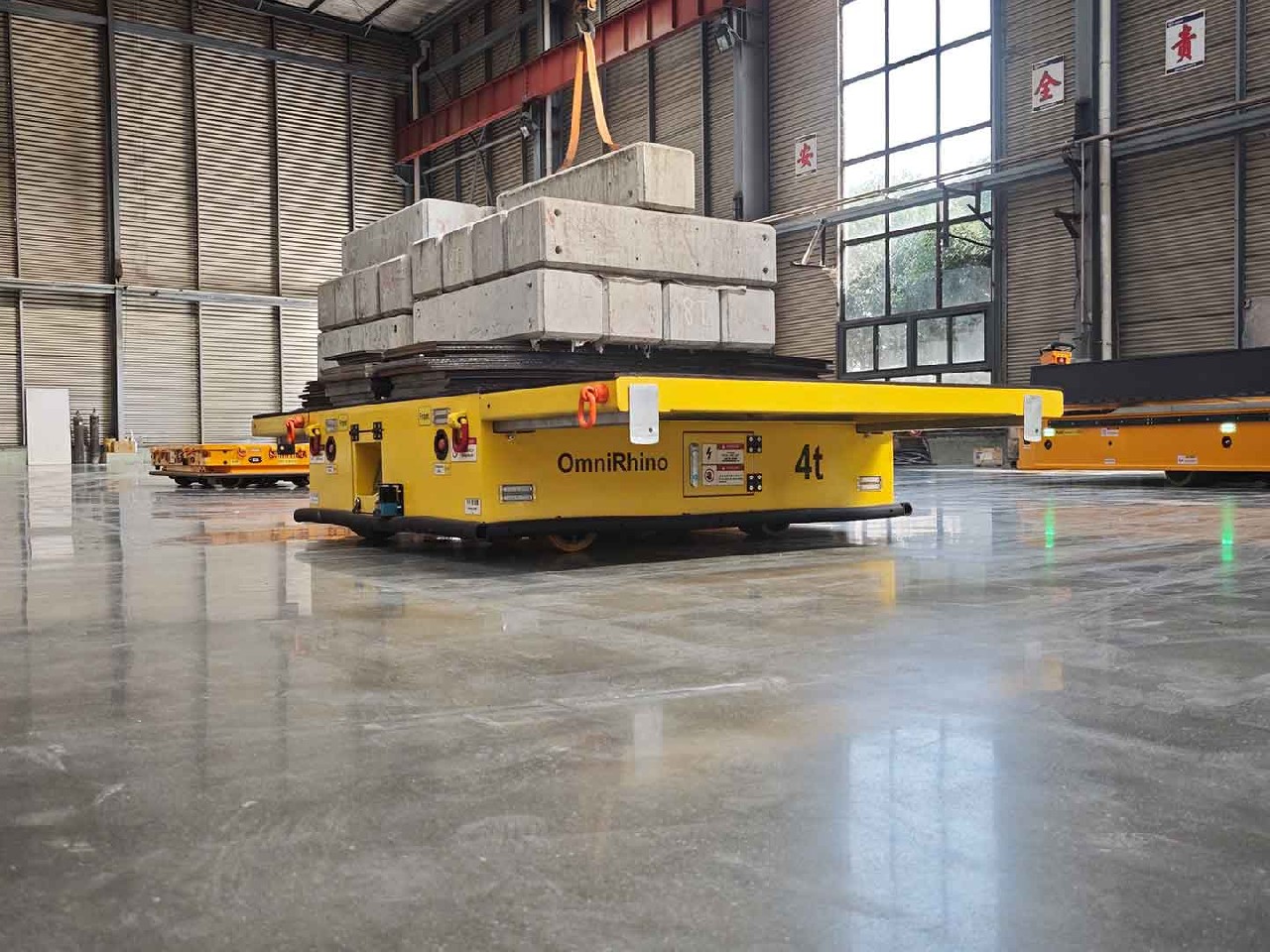 Применение AGV грузоподъемностью 4 т при транспортировке компонентов