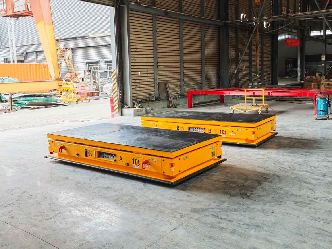 Синхронизированное двух AGV грузоподъемностью 10 т для транспортировки компонентов
