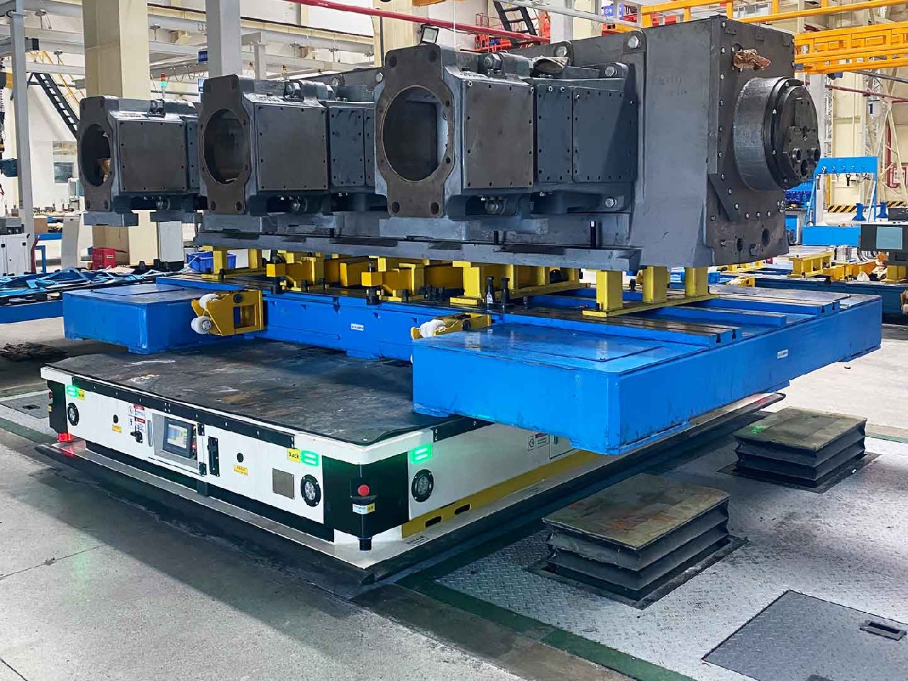 Подъемное тяжелое AGV грузоподъемностью 40 т для автоматизированной транспортировки в сборочных зонах