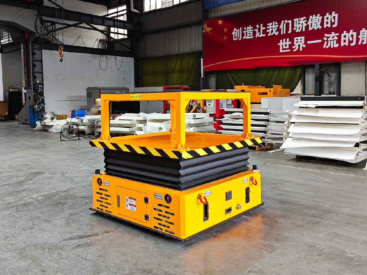 Применение поддонного AGV грузоподъёмностью 1 тонна для транспортировки деталей